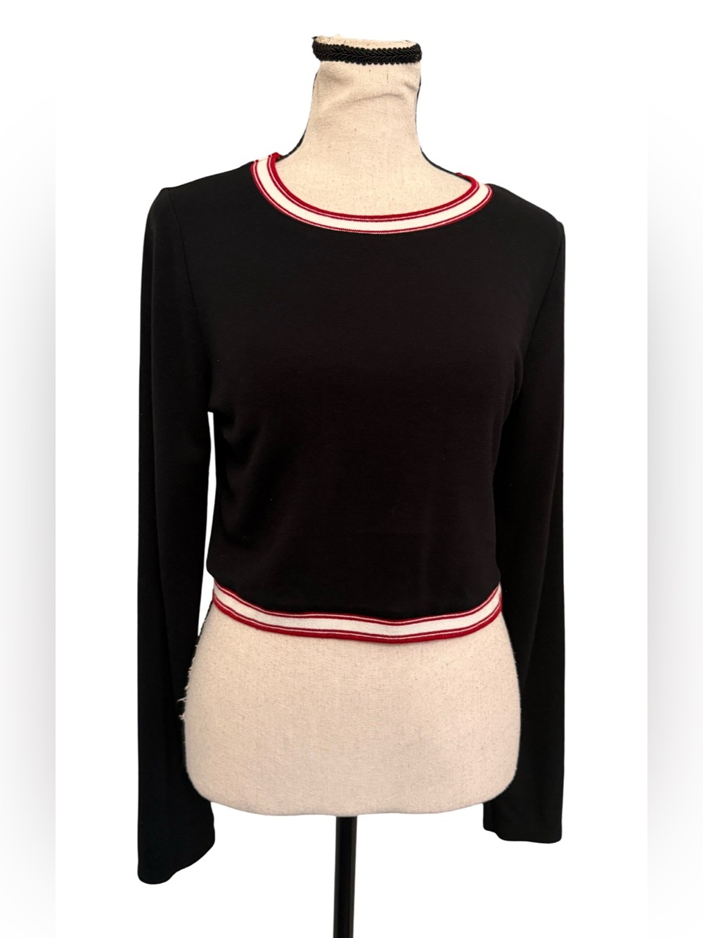 Abercrombie & Fitch Black Cropped Sweater Red Stripe Trim Long Sleeve Large